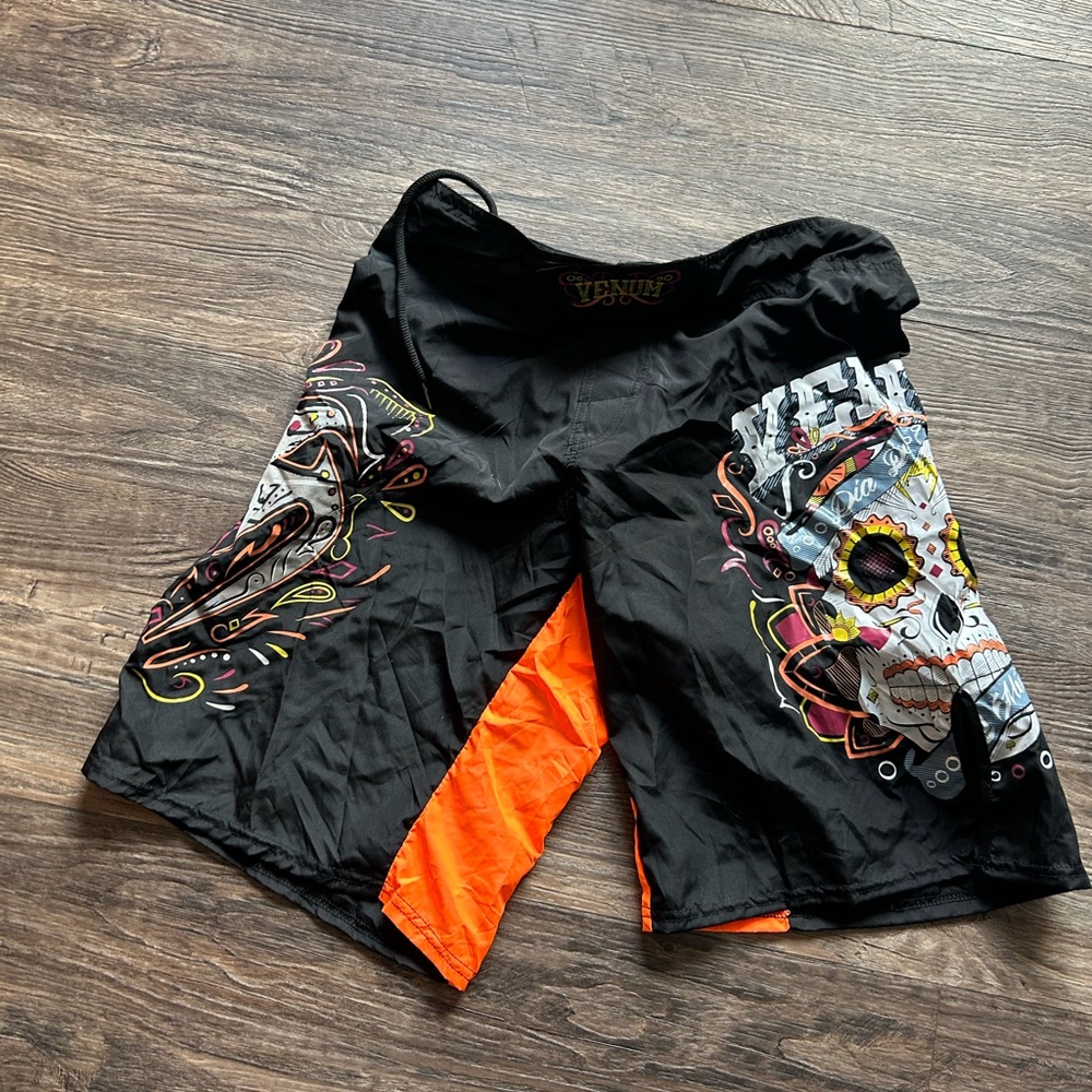 Venum Black and Orange Graphic Shorts Medium MMA BJJ Kick Boxing Muay Thai